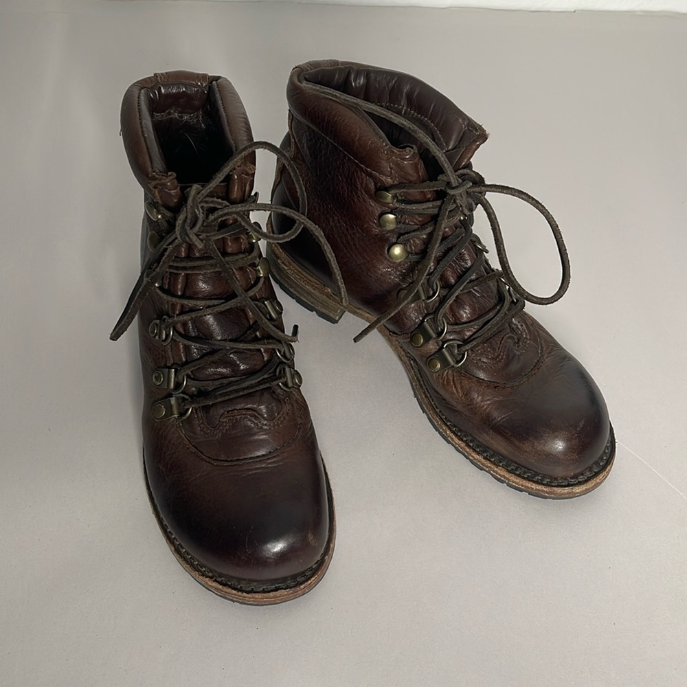 VINTAGE Shoe Company Lace Up Brown Leather Boot Women's 7 Low Heel Ankle Boot